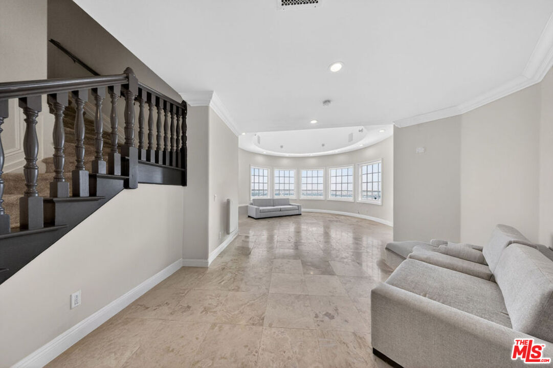 13320 Mulholland Dr