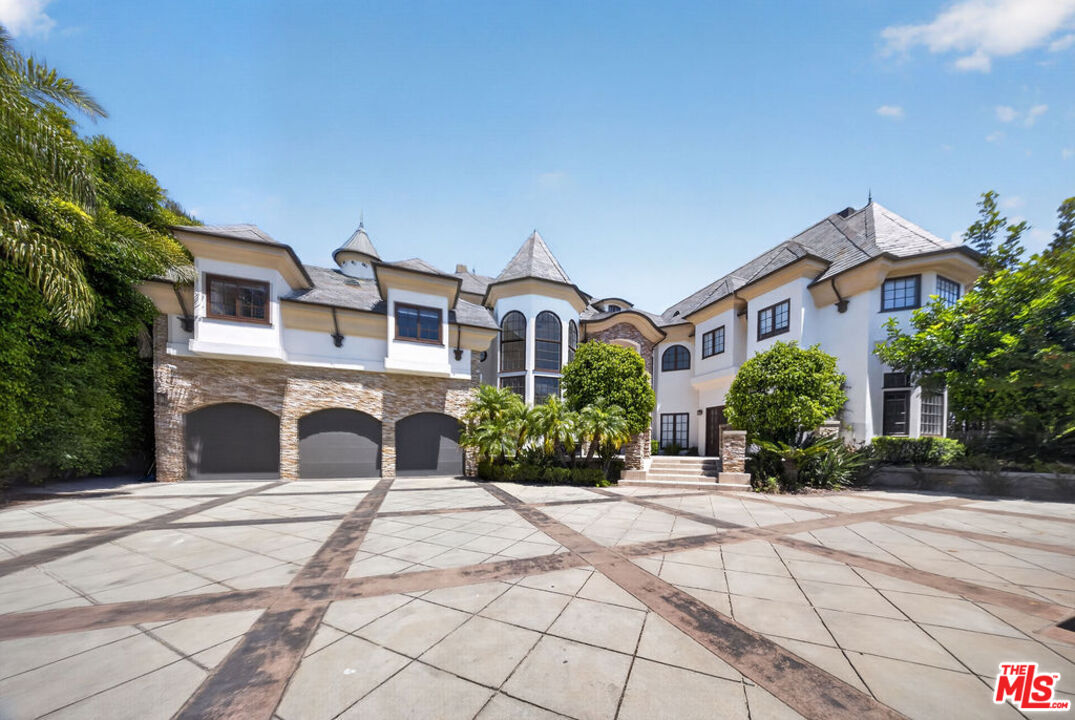 13320 Mulholland Dr