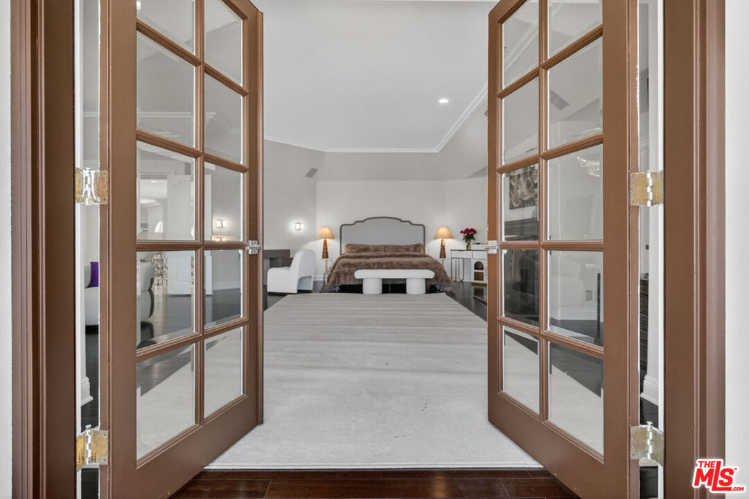 13320 Mulholland Dr
