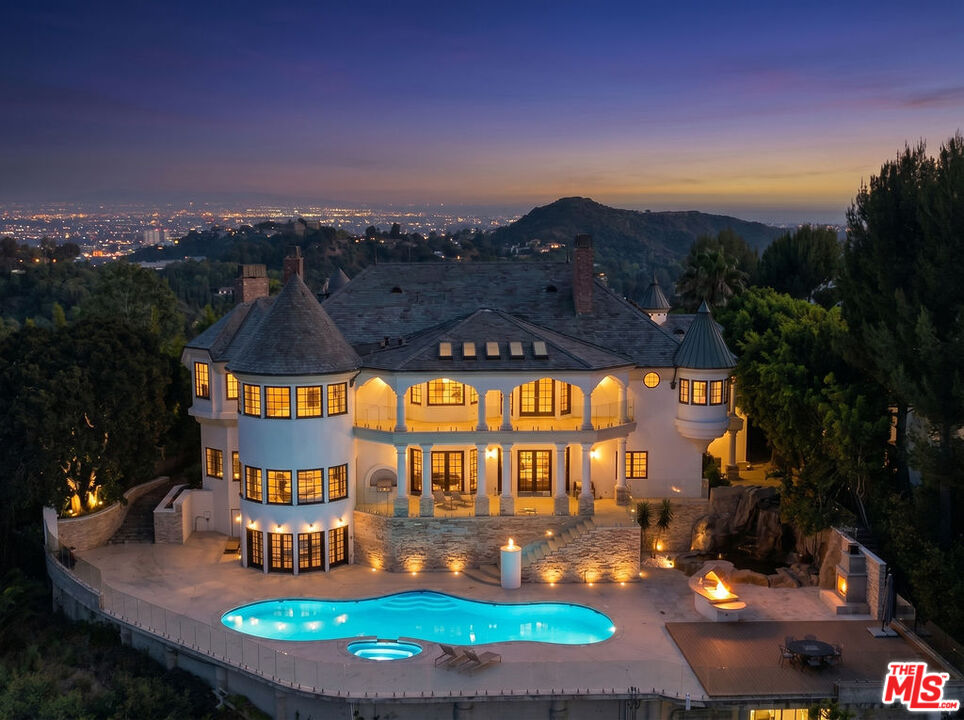 13320 Mulholland Dr