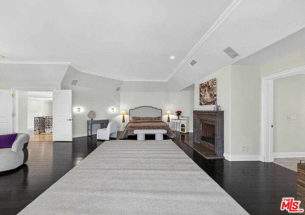13320 Mulholland Dr