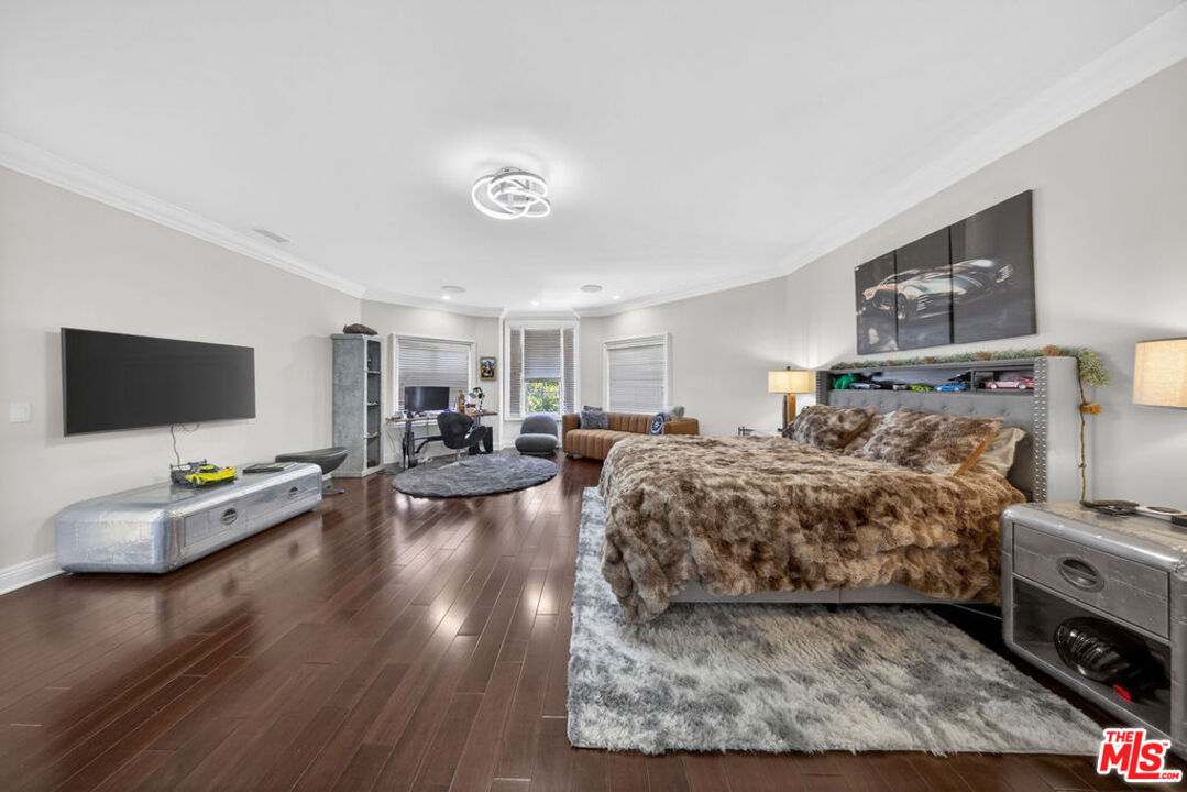 13320 Mulholland Dr