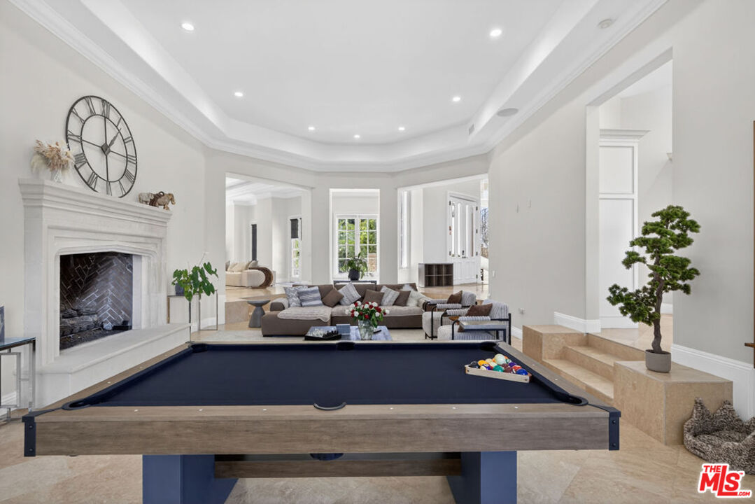 13320 Mulholland Dr