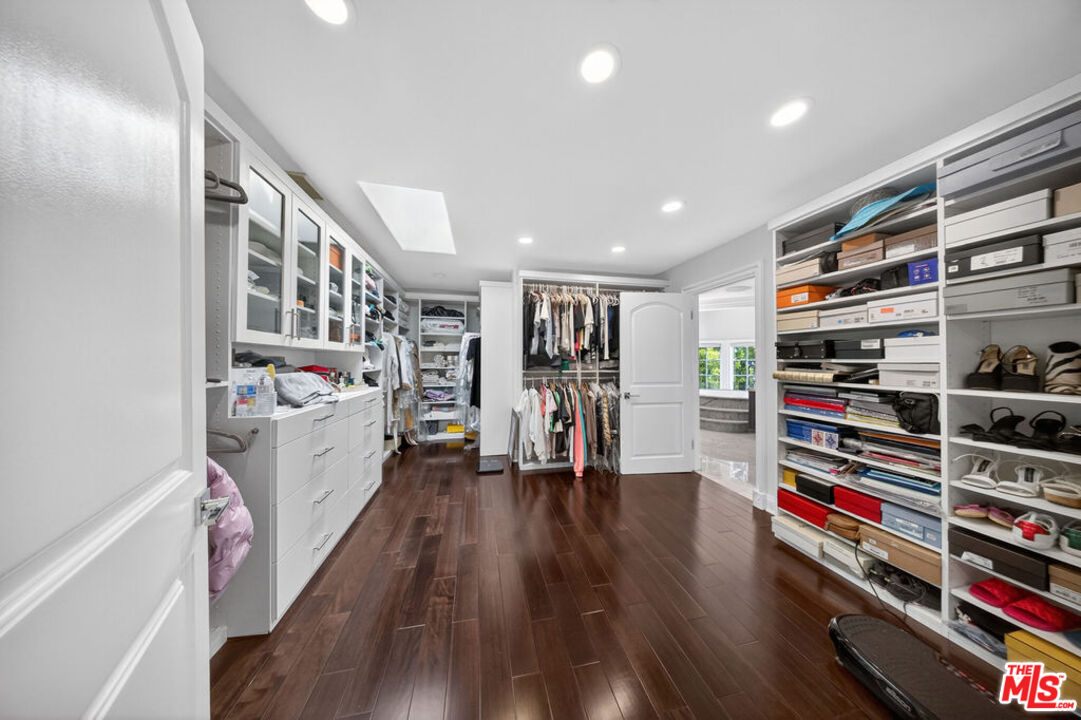 13320 Mulholland Dr