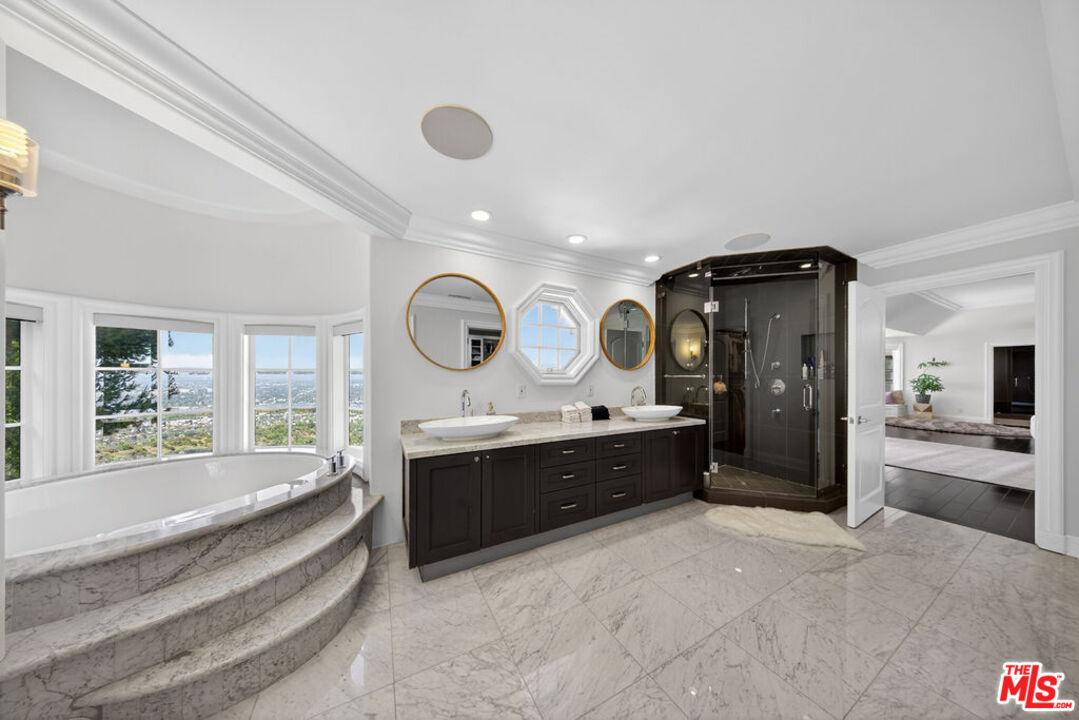 13320 Mulholland Dr