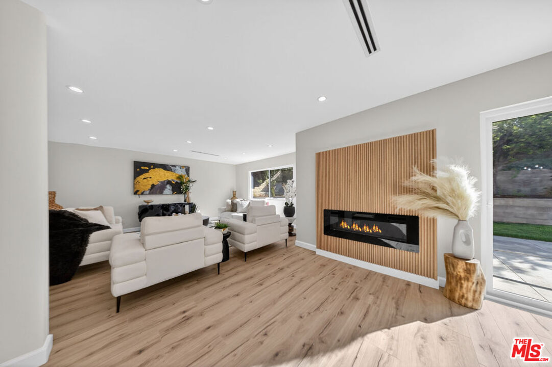 12747 Deon Pl