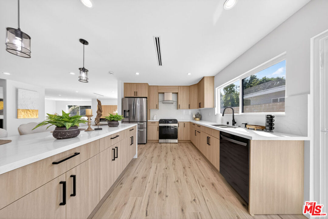 12747 Deon Pl