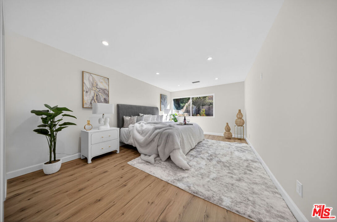 12747 Deon Pl