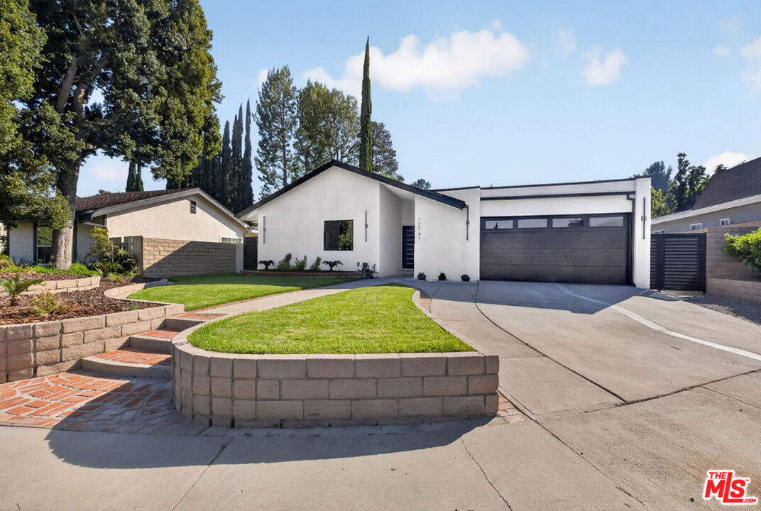 12747 Deon Pl