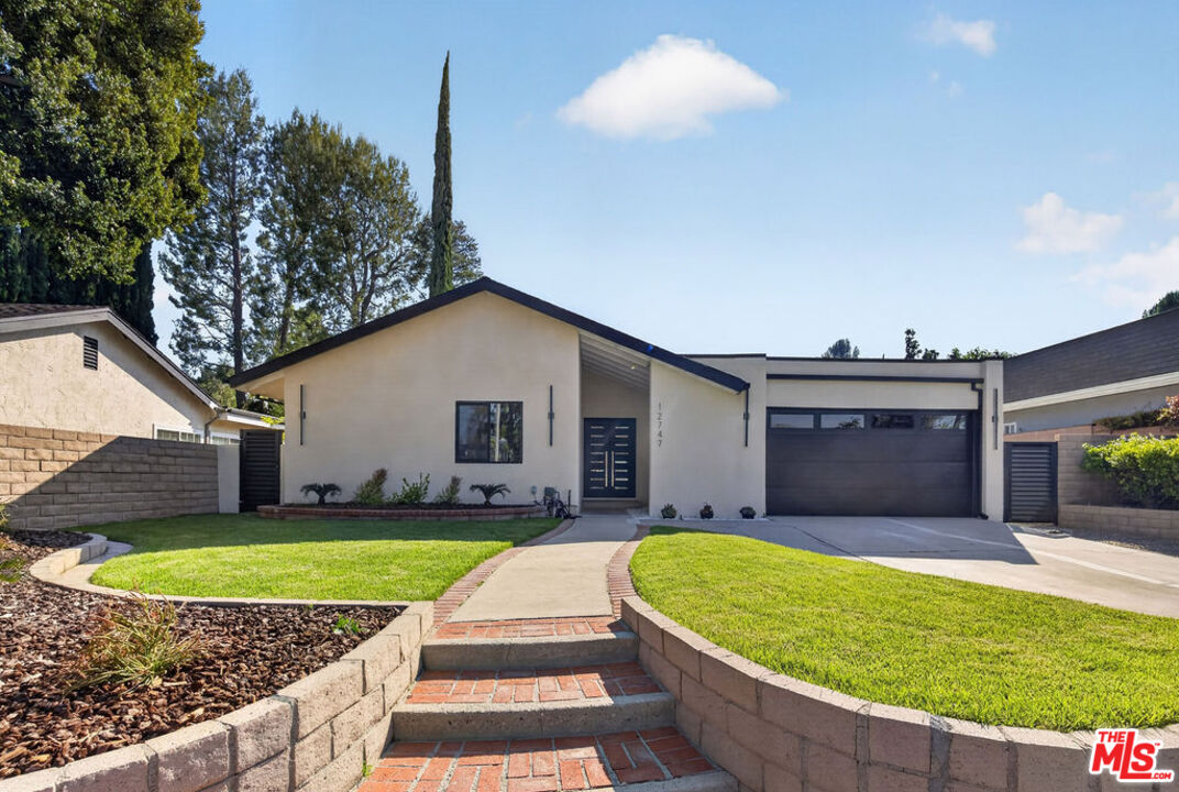 12747 Deon Pl