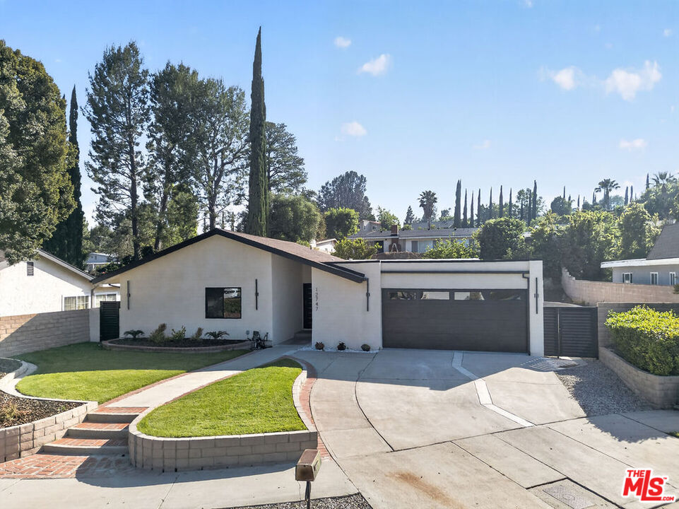 12747 Deon Pl