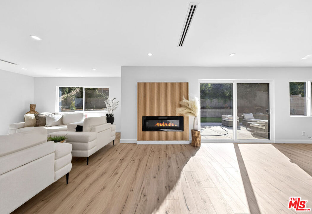 12747 Deon Pl