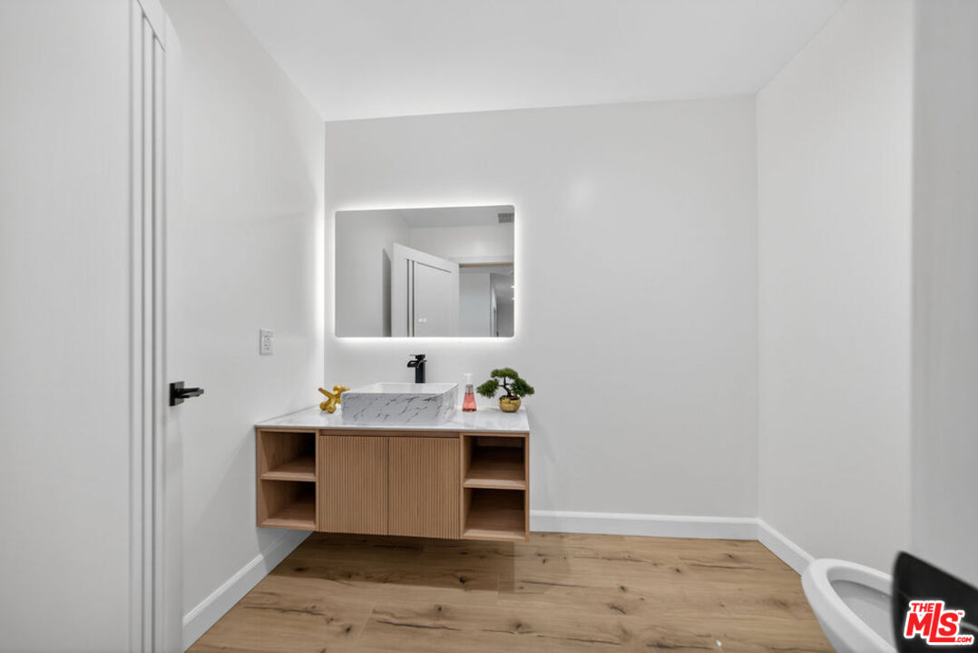 12747 Deon Pl
