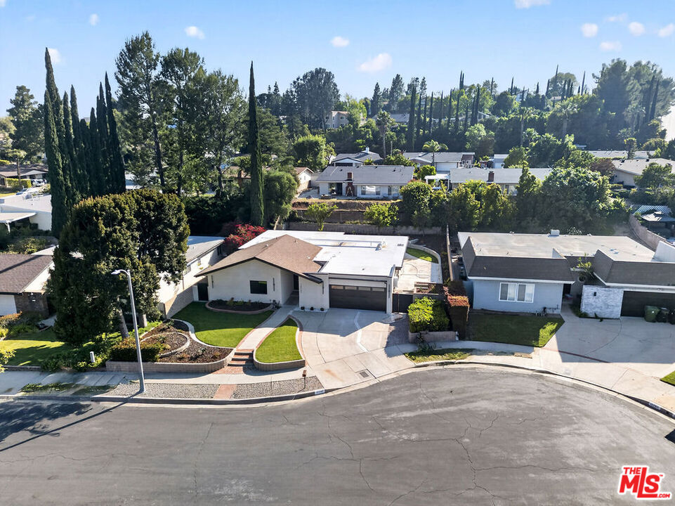 12747 Deon Pl