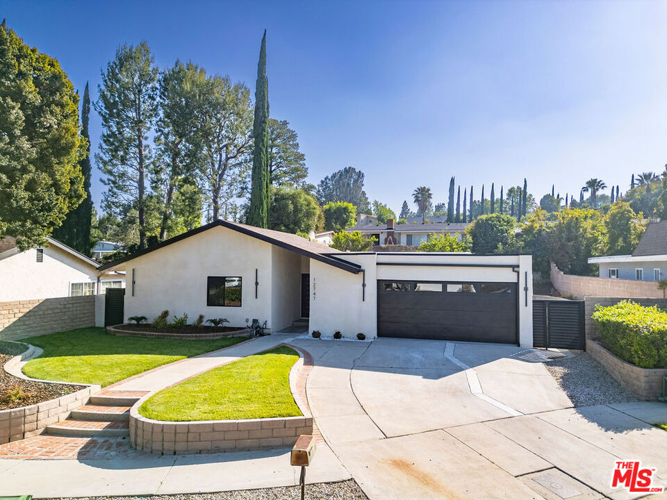 12747 Deon Pl