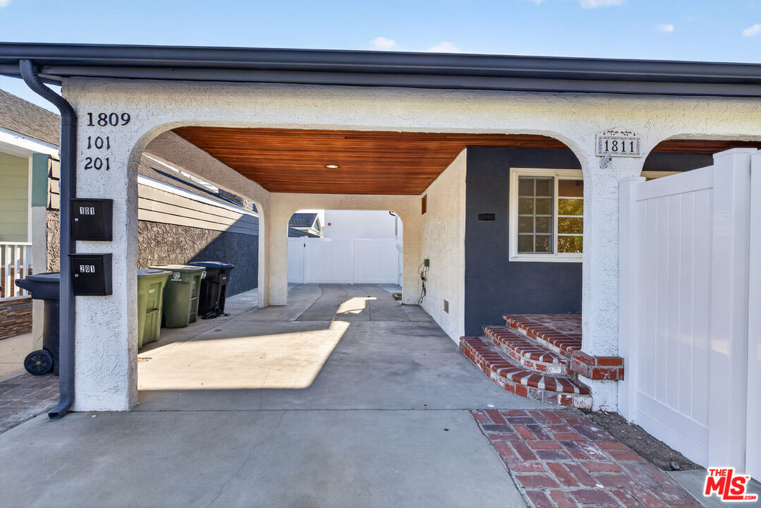1809 N Avon St Unit: 201