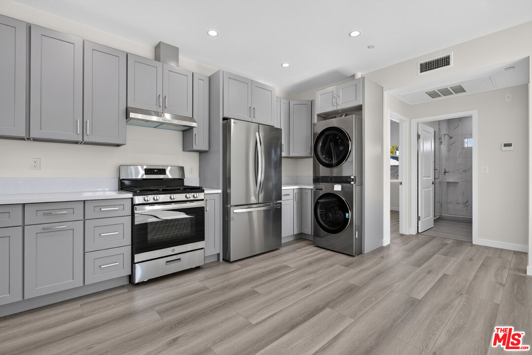 1809 N Avon St Unit: 201