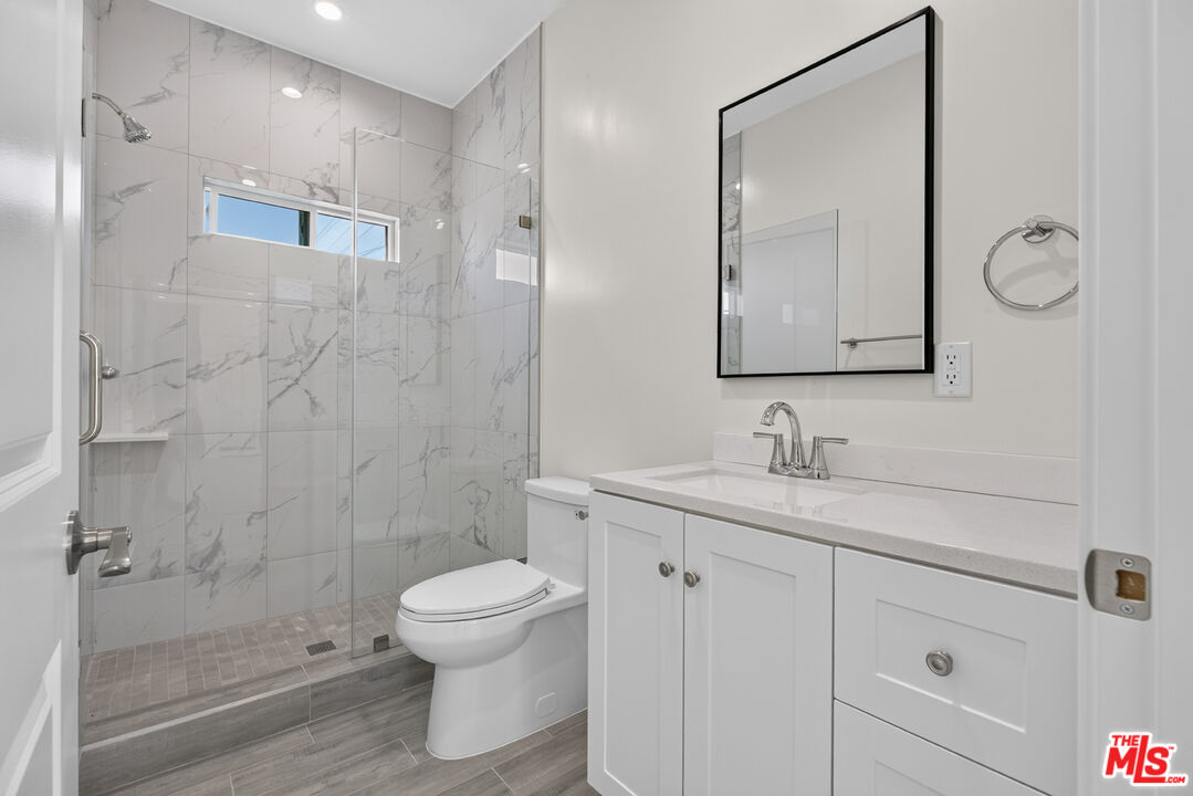 1809 N Avon St Unit: 201
