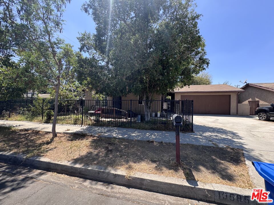 10585 Amboy Ave