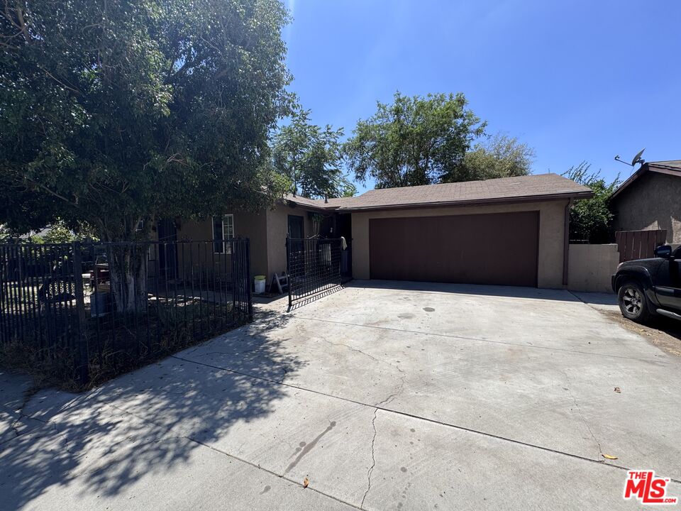10585 Amboy Ave