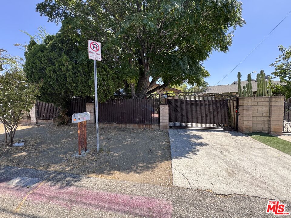 10585 Amboy Ave