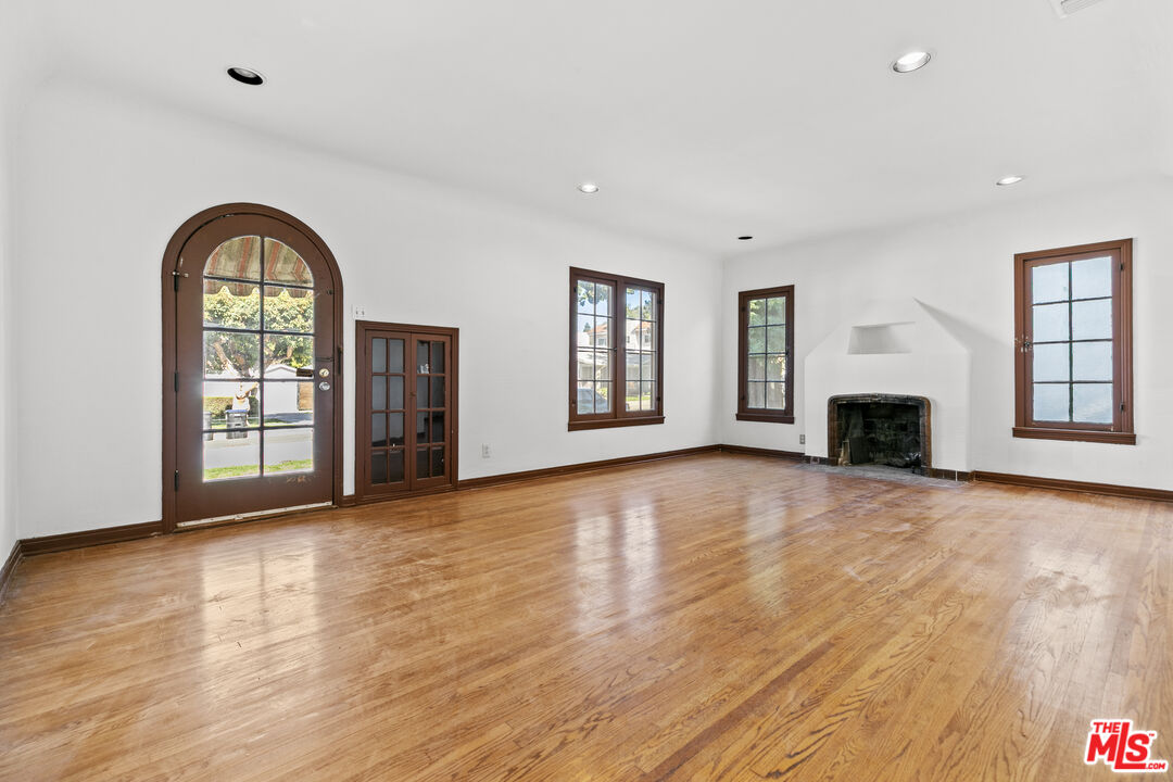 1720 Orchard Ave