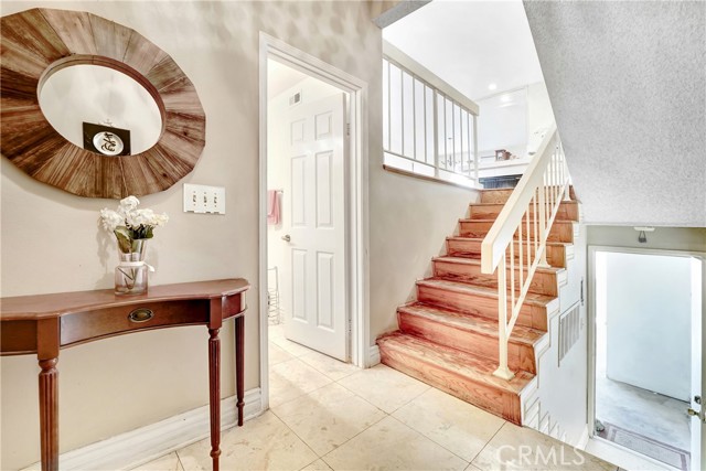 5514 Las Virgenes