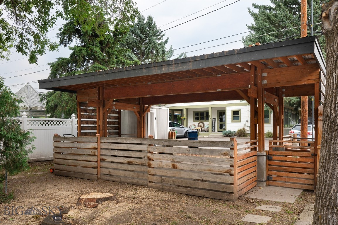 211 N 10th Avenue