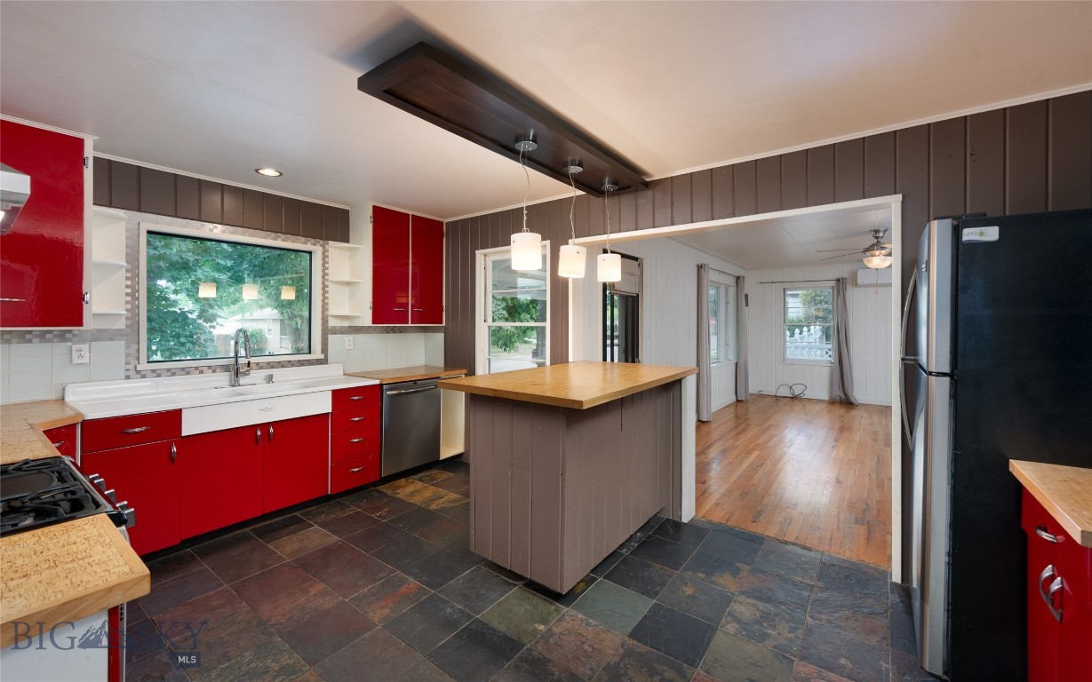 211 N 10th Avenue