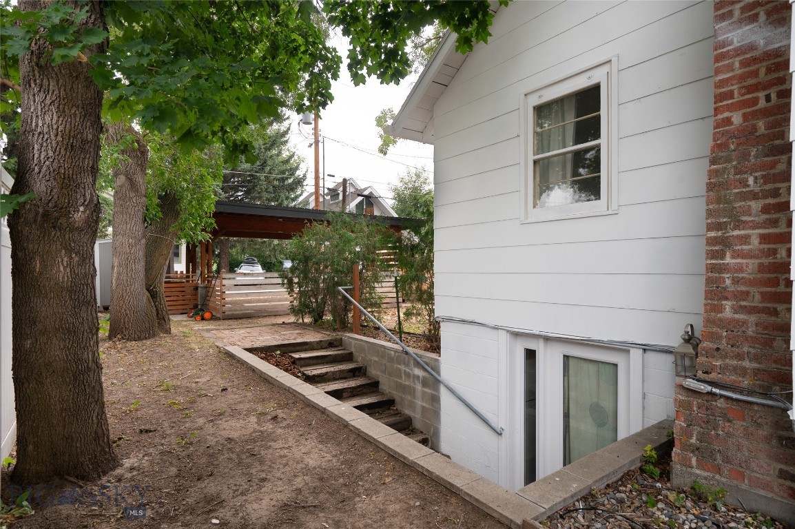 211 N 10th Avenue