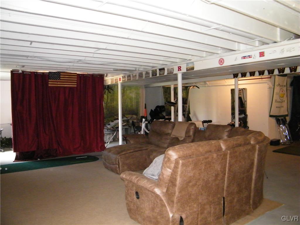 9624 Crescent Lane