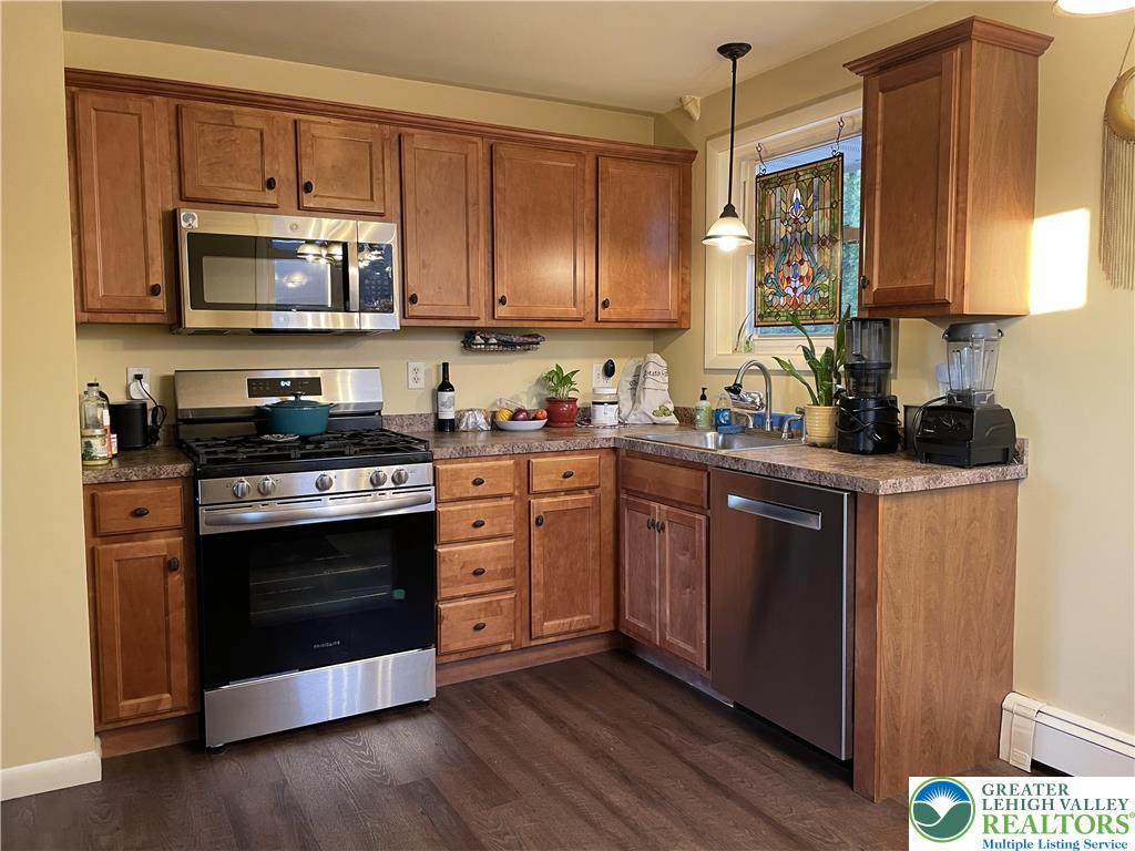 1392 New Holland Road