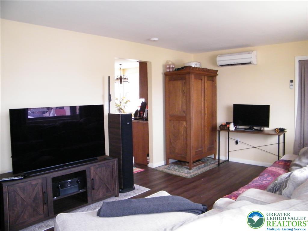 1392 New Holland Road