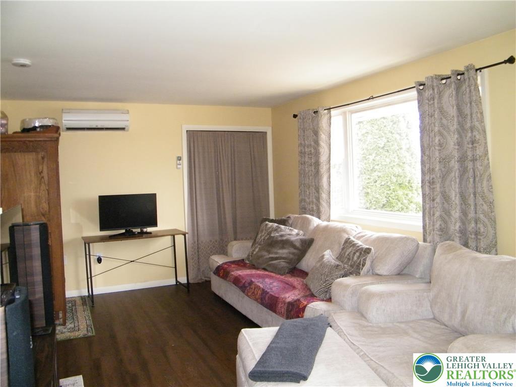 1392 New Holland Road