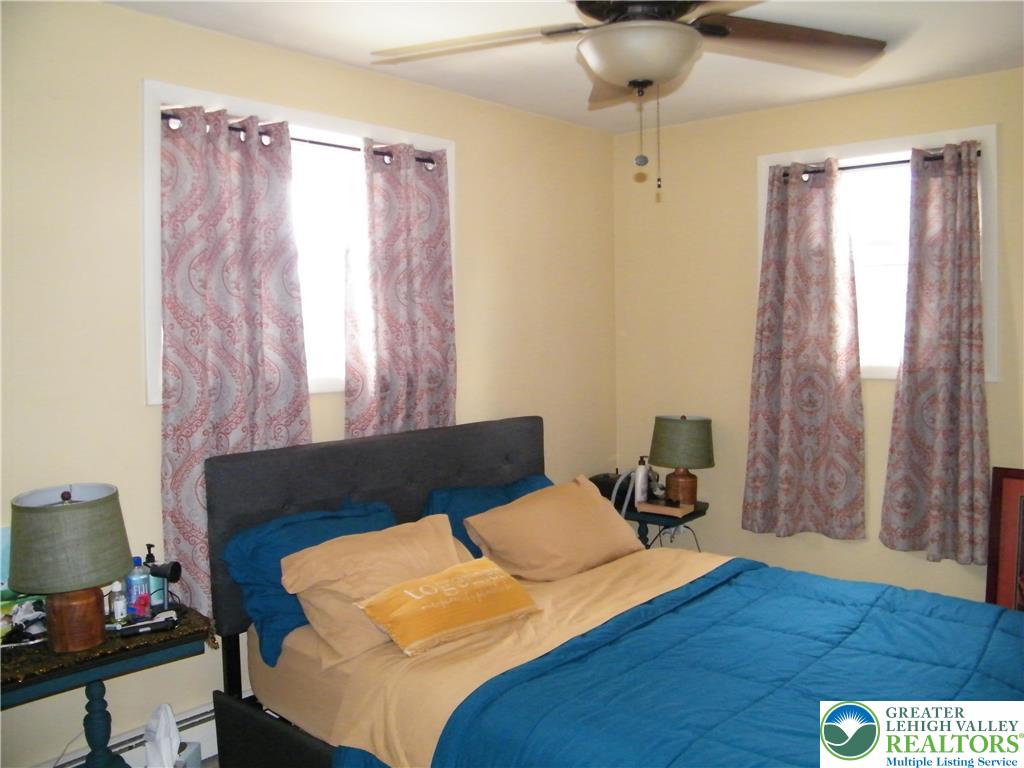 1392 New Holland Road