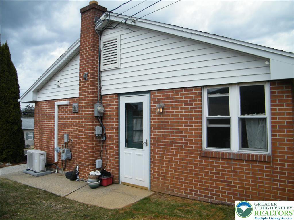 1392 New Holland Road