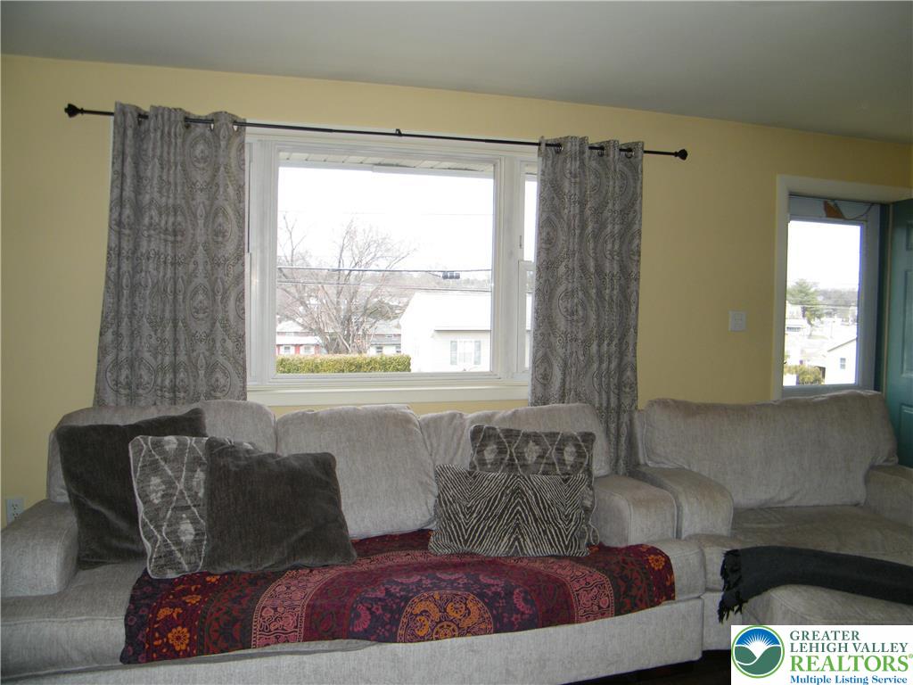 1392 New Holland Road