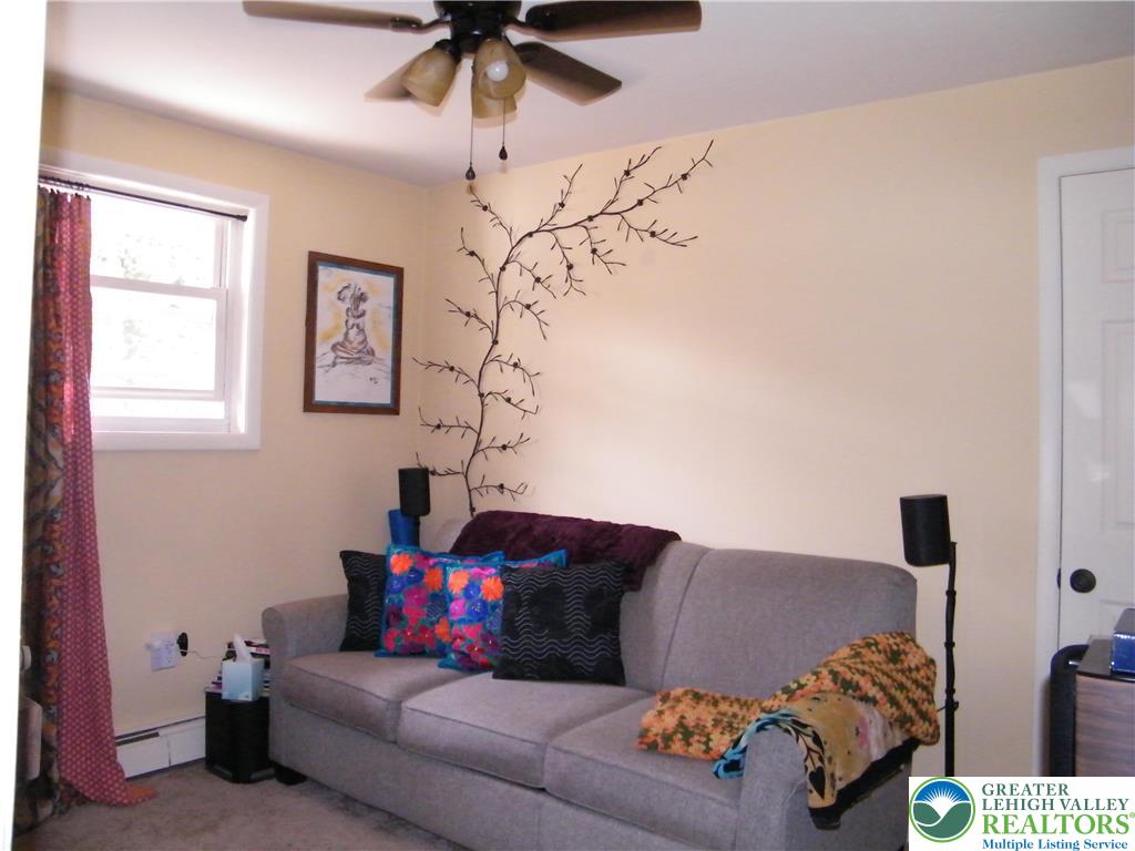 1392 New Holland Road