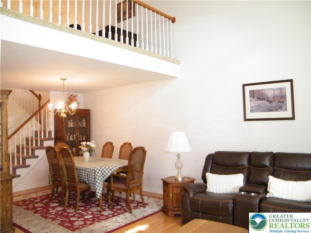 322 Surrey Place 322