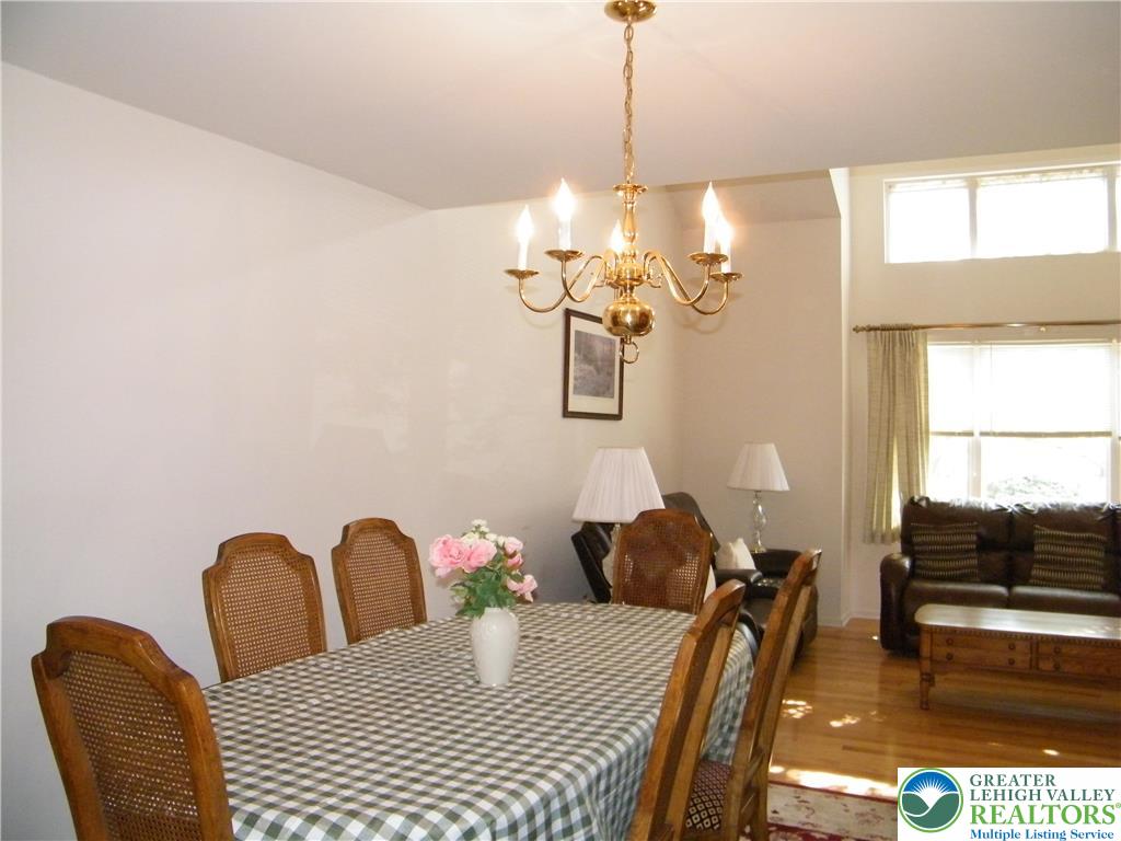 322 Surrey Place 322