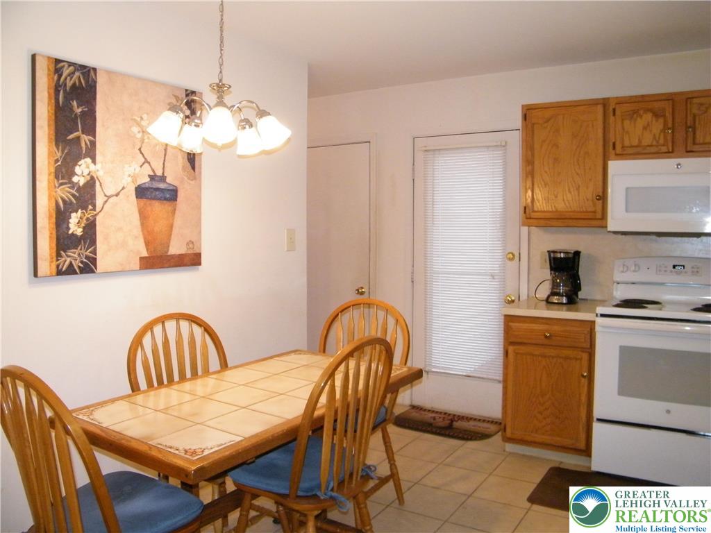 322 Surrey Place 322