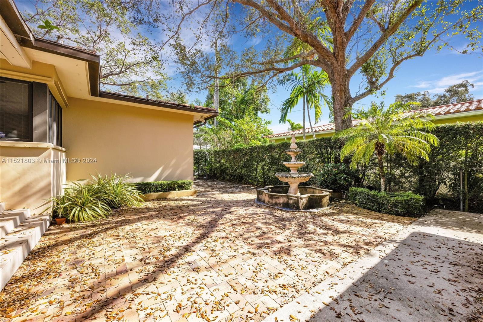 1170 S Alhambra Cir