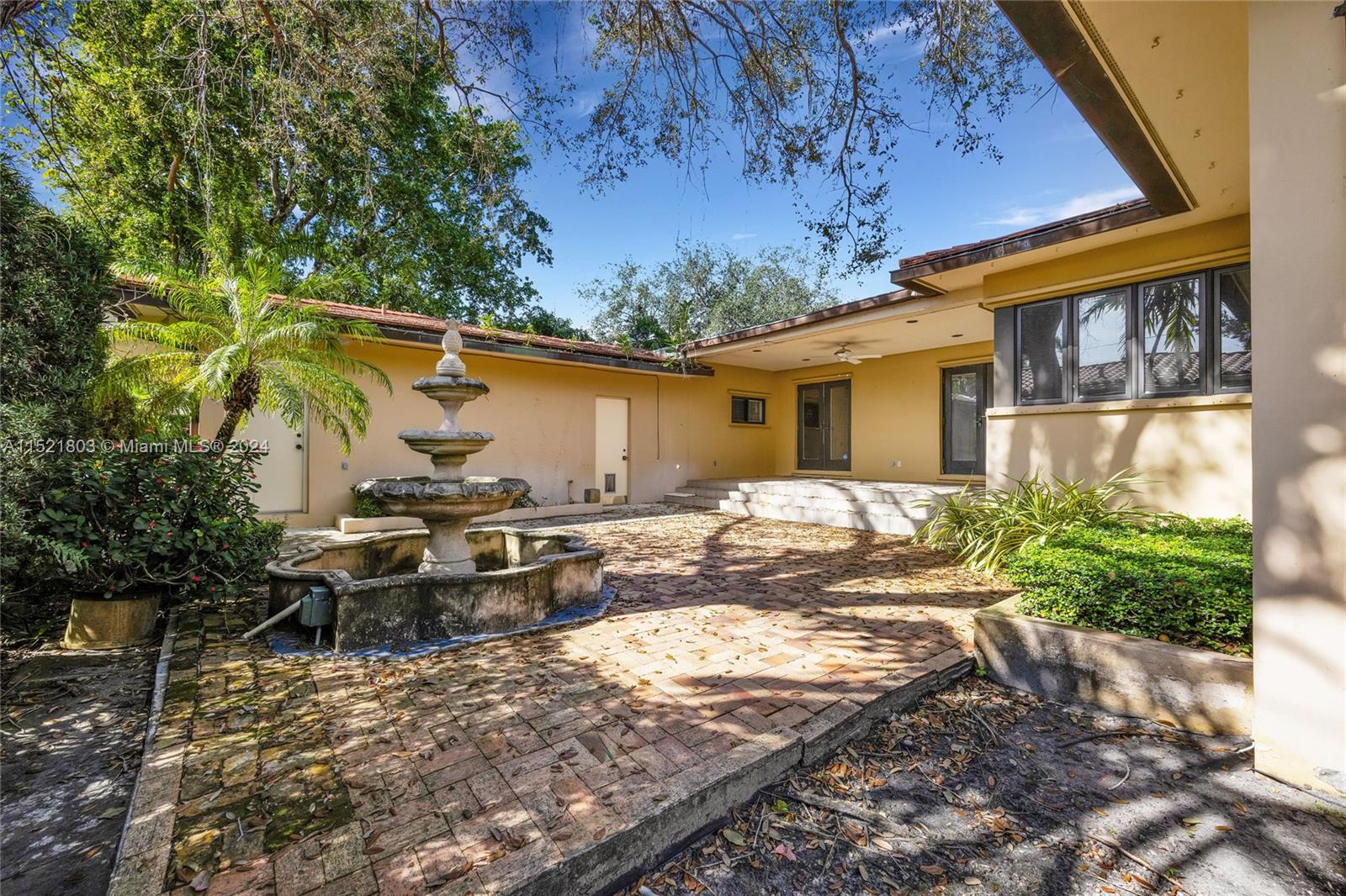 1170 S Alhambra Cir