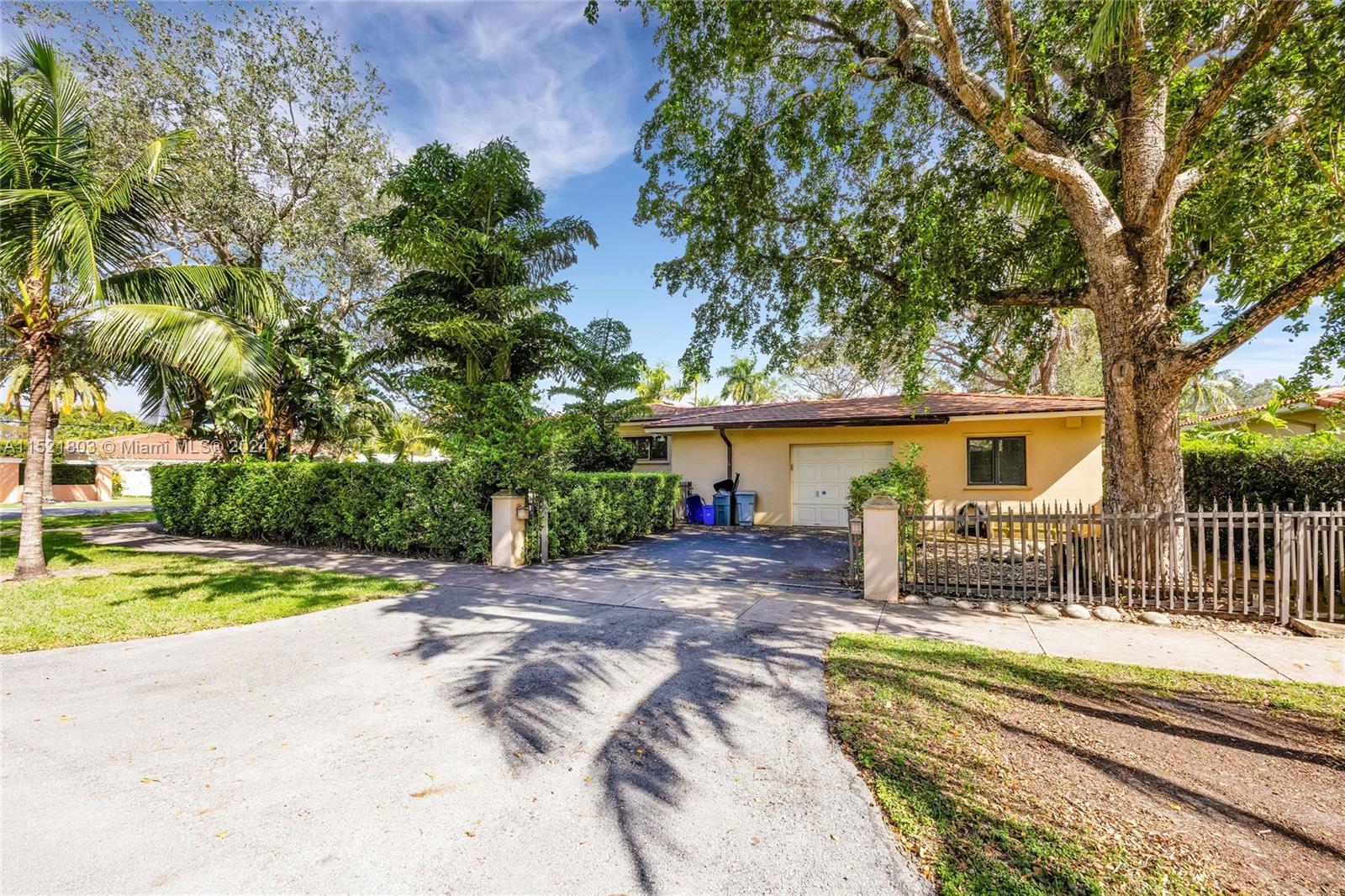 1170 S Alhambra Cir