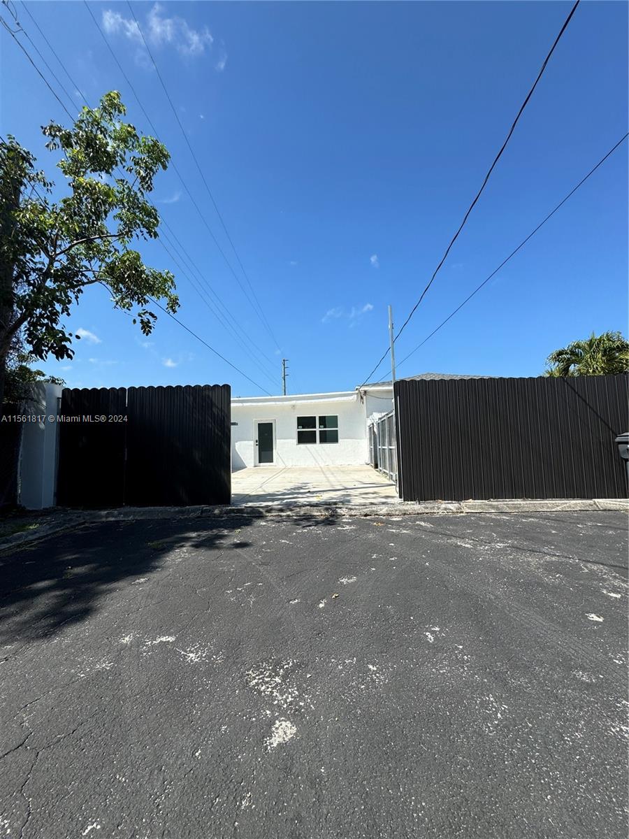 1700 Thomas St # 1