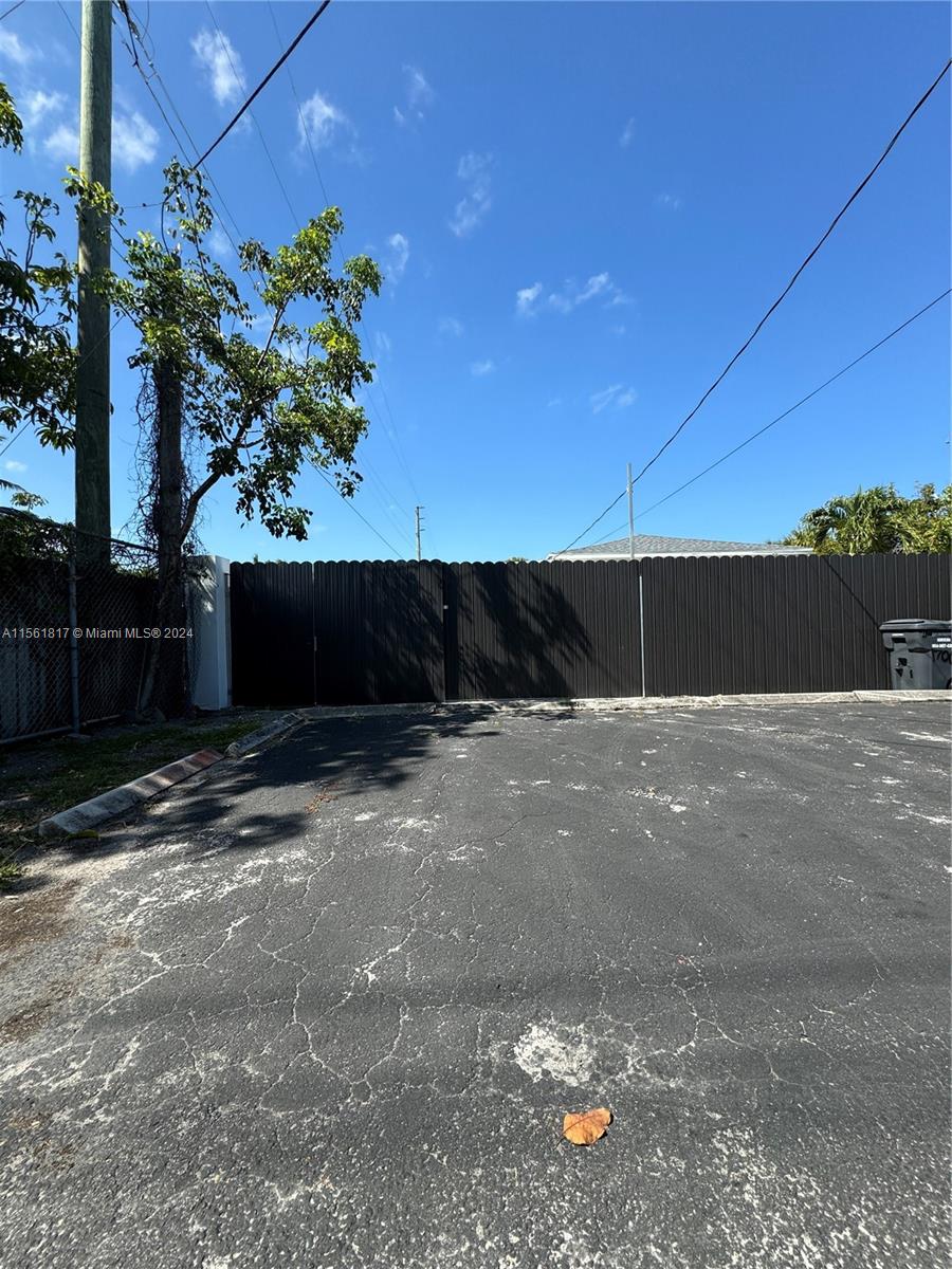 1700 Thomas St # 1