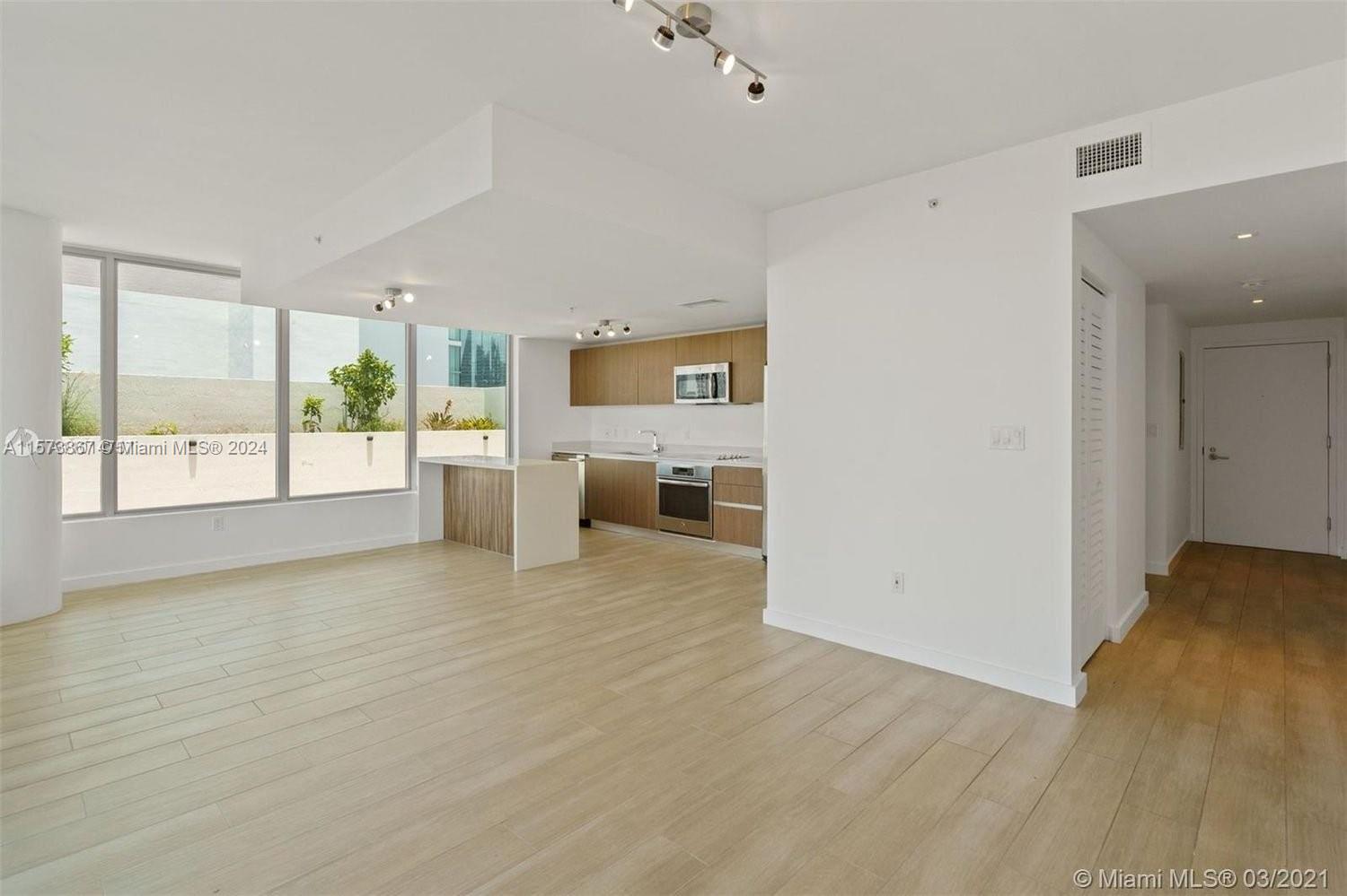 1600 SW 1st Ave # 910