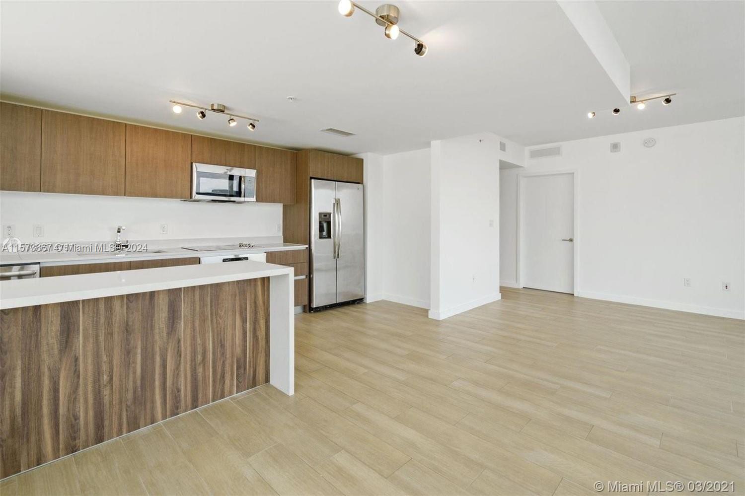 1600 SW 1st Ave # 910