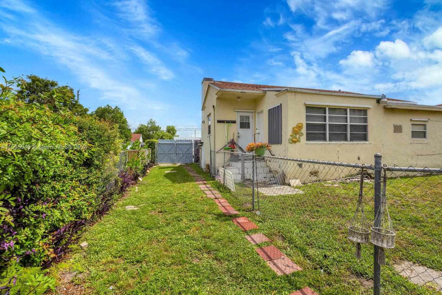 4240 NW 2nd Ter