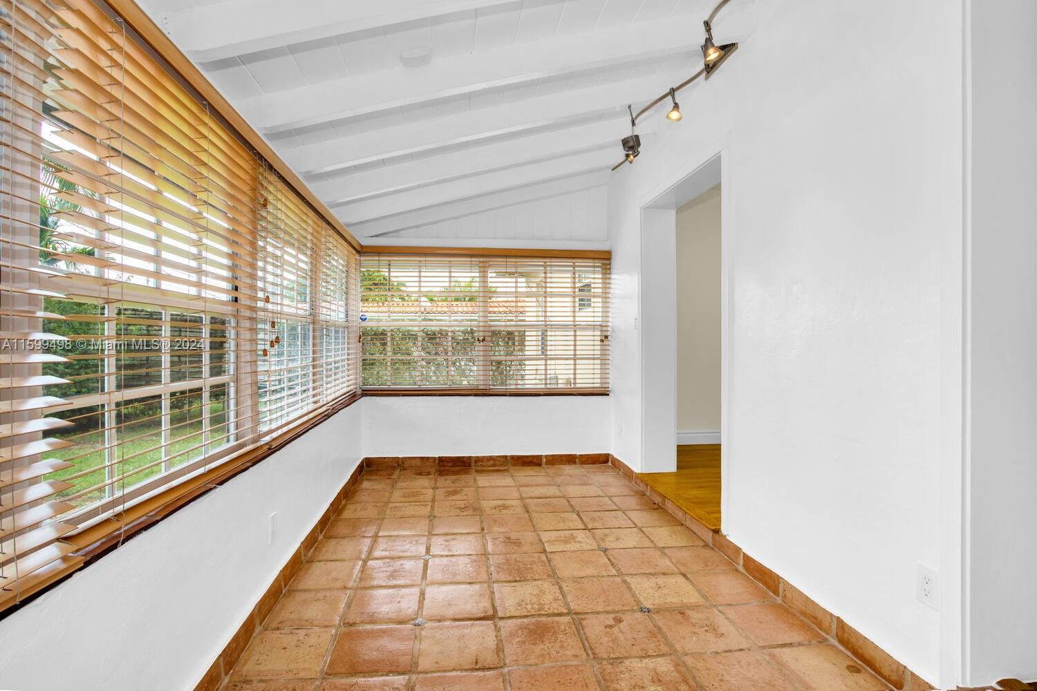 29 Malaga Ave